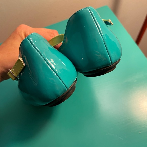 Xhilaration Target Teal Flats - Girls 5 - Picture 7 of 8